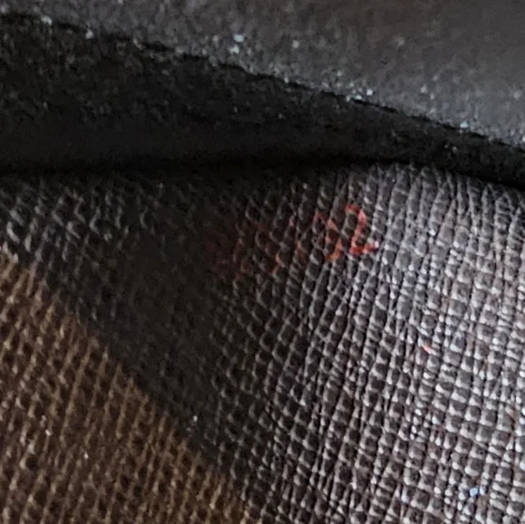 ✨️AUTHENTIC✨️ Louis Vuitton Ebene Damier Kiss Wallet - Picture 15 of 16